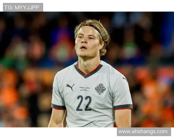 《足球传奇瞬间再现：经典球星激动人心的历史时刻定格》