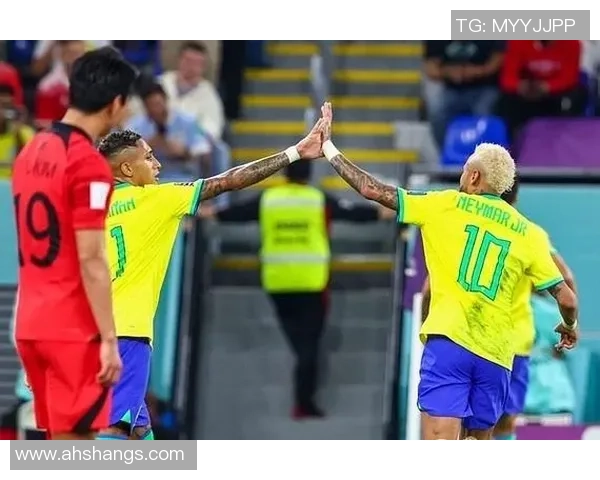 戴护腕的足球球星有哪些?他们的独特风格与比赛表现解析 戴护腕的足球球星有哪些?他们的独特风格与比赛表现解析