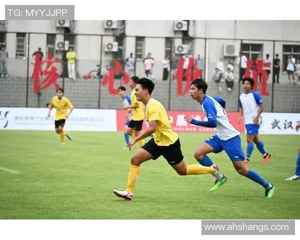 武汉体育中心足球赛激情四溢 球星对决点燃城市运动热情