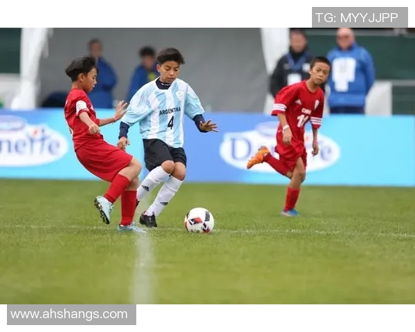 聚焦足球球星disco成长之路与赛场风采全景解读 聚焦足球球星disco成长之路与赛场风采全景解读