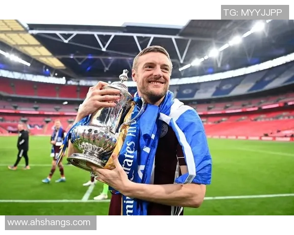 英国足坛巨星的传奇人生与辉煌成就回顾