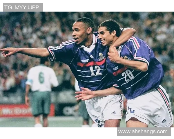 足球巨星的日常：从晨跑到训练场再到家庭时光的全纪录